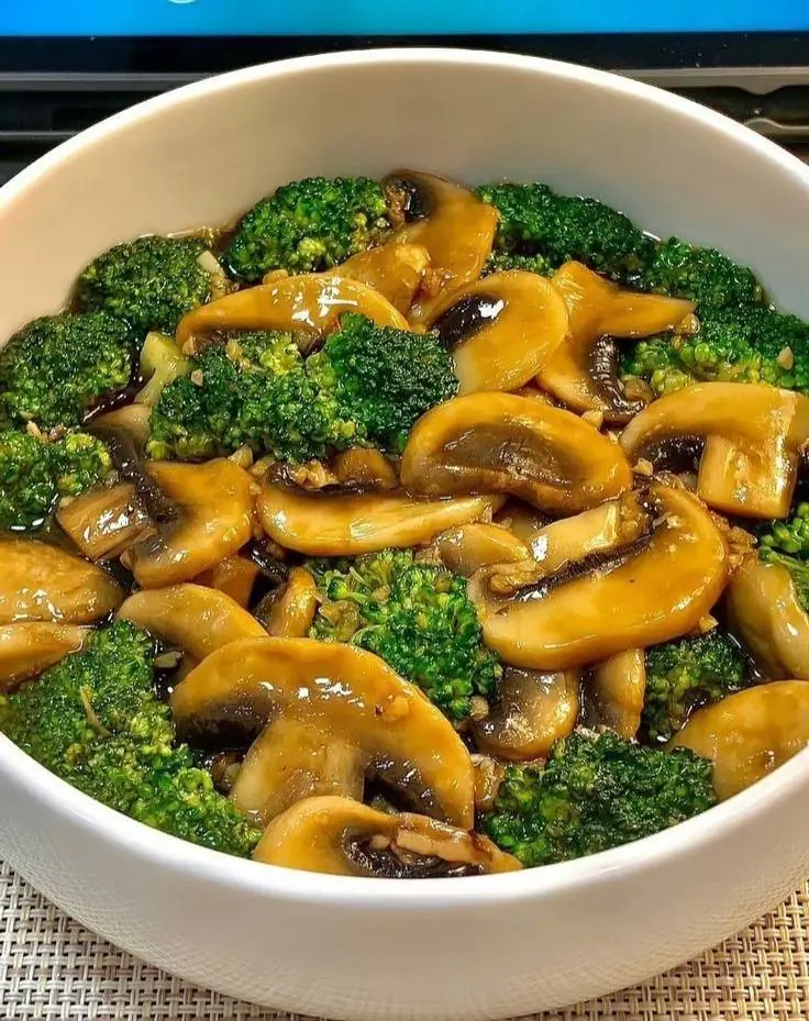 Sautéed Mushroom and Broccoli Stir-Fry