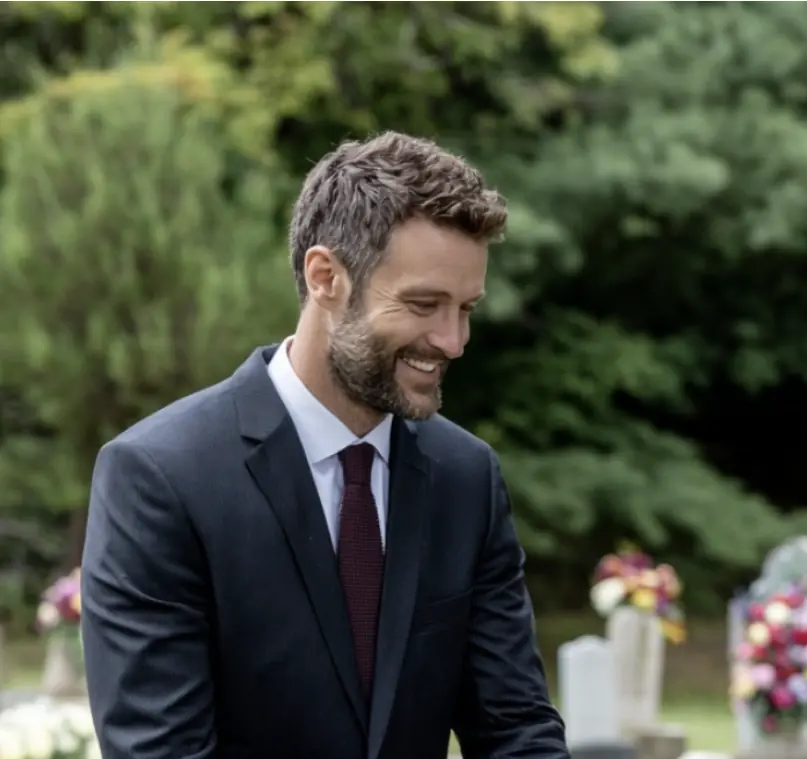 So, have you divvied up the inheritance yet?” the hubby smirked, standing by his wife’s coffin… But no sooner had the gravedigger asked permission to say goodbye